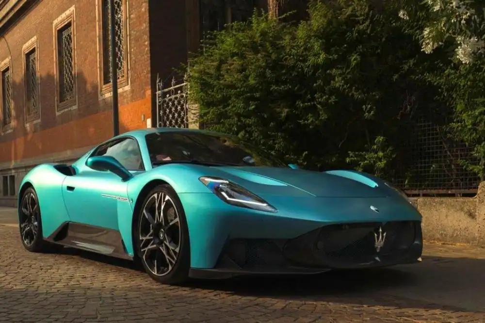 Maserati تكشف عن MCPura: أيقونة جديدة في عالم السيارات الخارقة