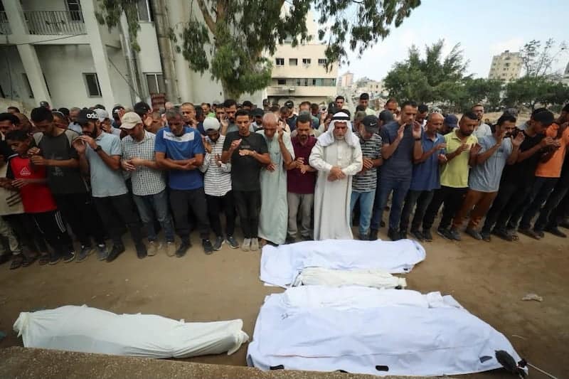 دبابات إسرائيلية تقتحم دير البلح في غزة وسط مخاوف على الرهائن