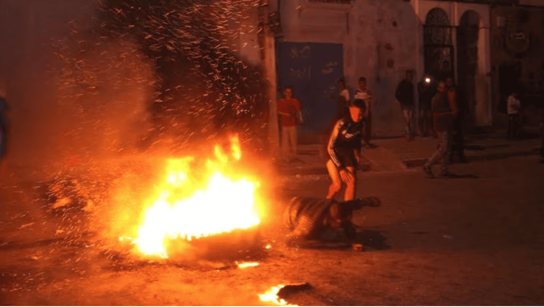 ليلة عاشوراء تتحول إلى فوضى في الرباط وسلا: مواجهات وحرائق واعتقالات