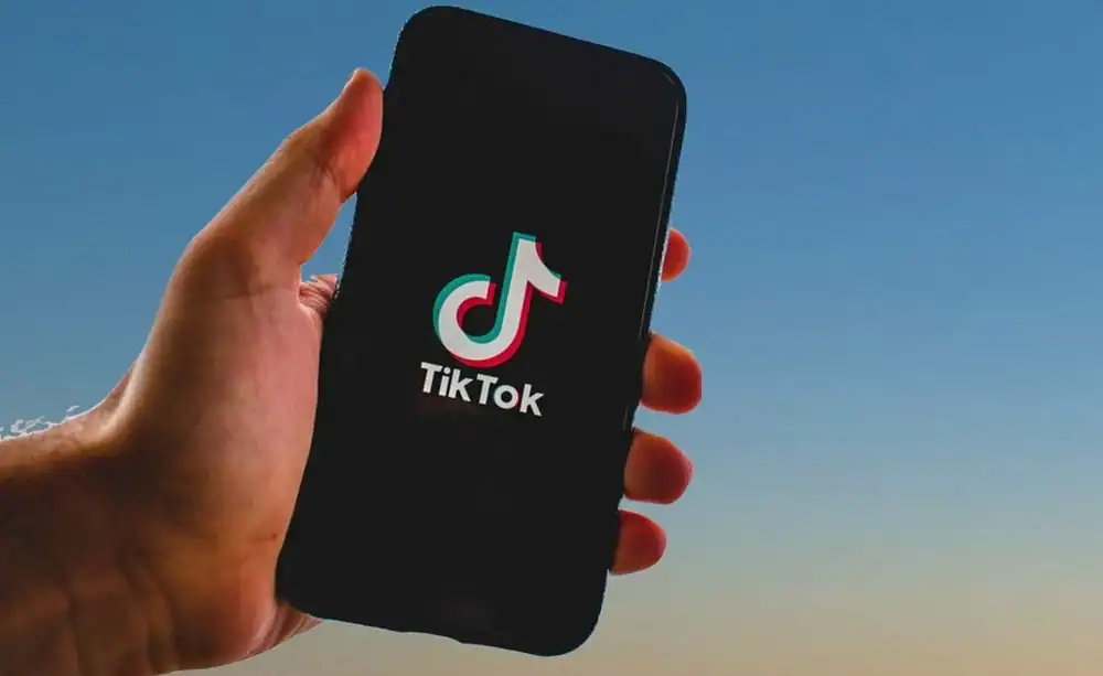 TikTok supprime plus d'un million de vidéos au Maroc au premier trimestre 2025 pour violation de ses règles 1 TikTok يحذف أكثر من مليون فيديو في المغرب في الربع الأول من 2025 بسبب انتهاك قواعده