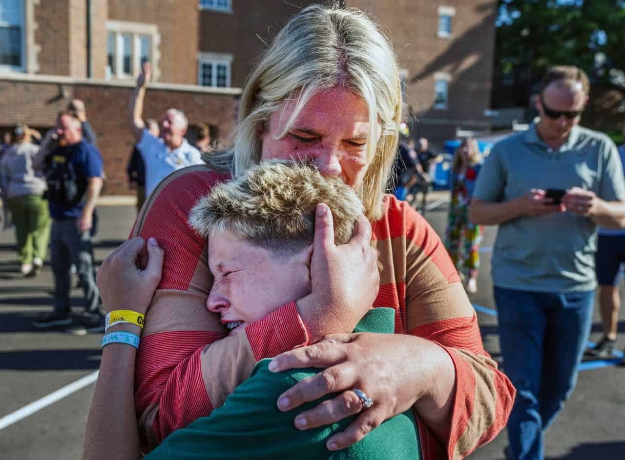 États-Unis. Deux enfants tués et 17 blessés lors d'une fusillade dans une école de Minneapolis 1 الولايات المتحدة.. مقتل طفلين وإصابة 17 في إطلاق نار داخل مدرسة بمينيابوليس