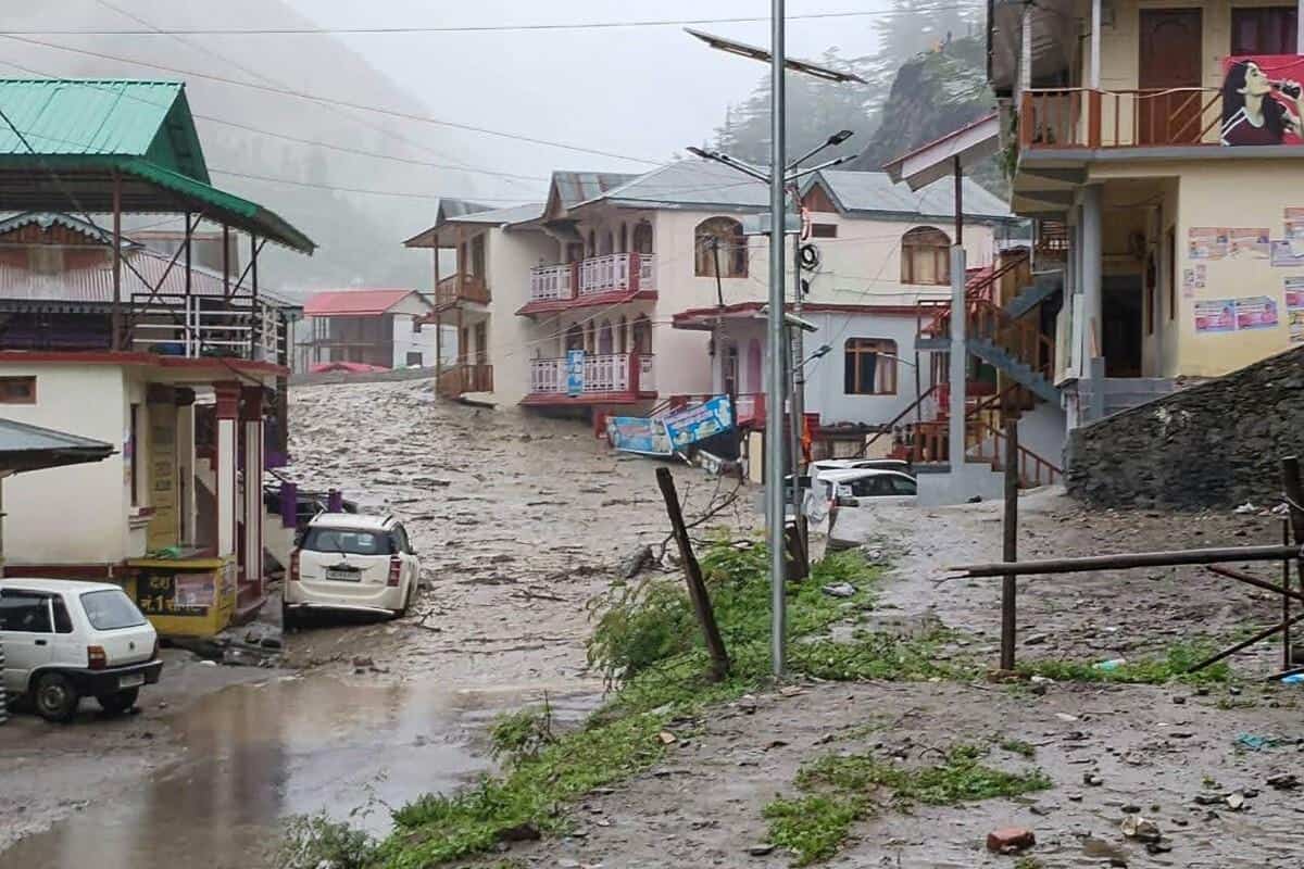 Les recherches se poursuivent pour retrouver près de 50 personnes disparues en Inde à la suite des inondations dans l'Himalaya 1 البحث مستمر عن حوالي 50 مفقوداً في الهند بسبب فيضانات الهيمالايا