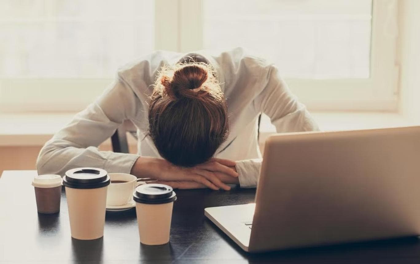دراسة جينية تنسف الأسطورة: متلازمة التعب المزمن ليست حالة نفسية فقط!