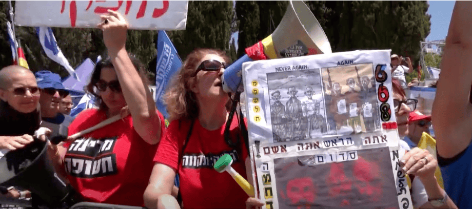 Manifestations massives à Tel Aviv pour exiger la fin de la guerre et le retour des otages. 1 مظاهرات حاشدة في تل أبيب تطالب بوقف الحرب وإعادة الرهائن
