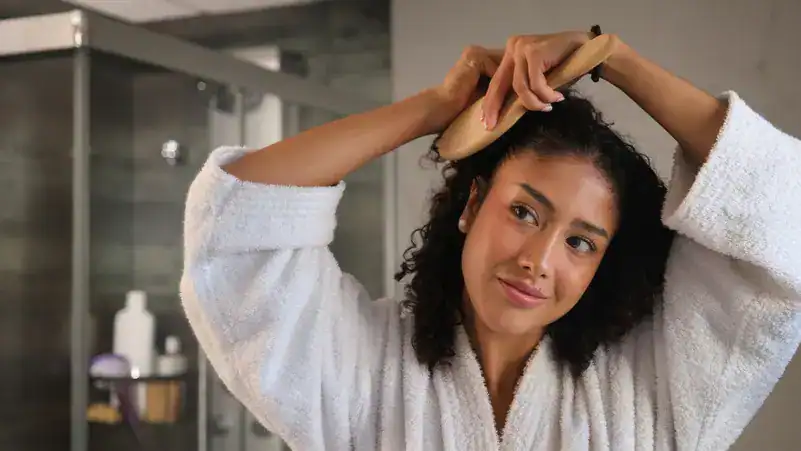 5 vitamines essentielles pour la croissance et la densité des cheveux 1 5 فيتامينات أساسية لنمو الشعر وكثافته