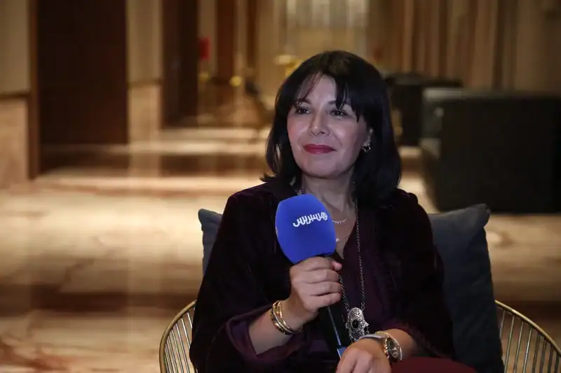 منى فتو تعود إلى المسرح بمسرحية "الدجاج بالزيتون"
