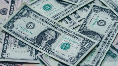 تراجع الدولار إلى أدنى مستوياته في سبعة أسابيع مع توقعات بخفض الفائدة