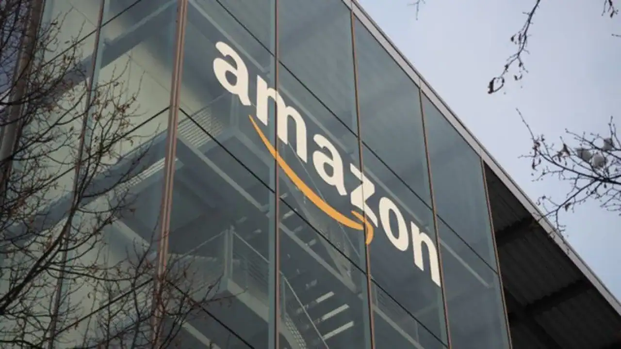 Amazon lance un nouvel outil d'intelligence artificielle pour aider les utilisateurs à prendre des décisions d'achat en toute confiance 1 أمازون تطلق أداة ذكاء اصطناعي جديدة تساعد المستخدمين على اتخاذ قرارات الشراء بثقة