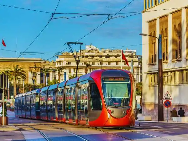 Le Maroc annonce un plan d'investissement dans les transports de 160 milliards de dollars d'ici 2030 1 المغرب يعلن عن خطة استثمارية ضخمة في قطاع النقل بقيمة 160 مليار دولار بحلول 2030