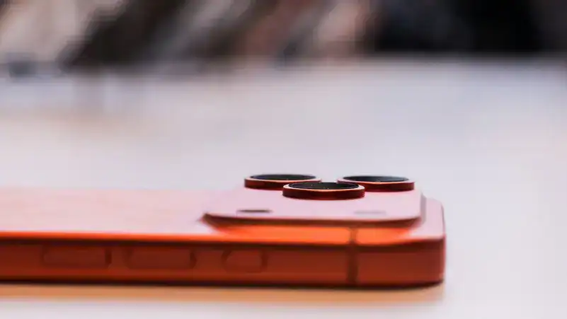 L'aluminium de l'iPhone 17 Pro met les utilisateurs en colère 1 الألمنيوم يثير غضب المستخدمين في آيفون 17 برو