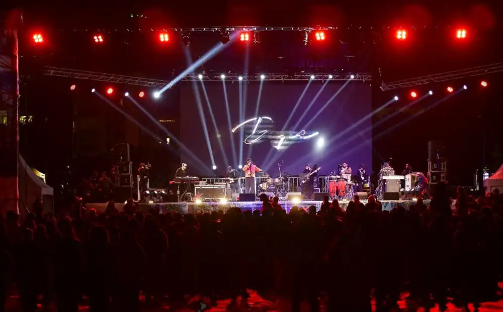 مهرجان WeCasablanca: سكينة فاهسي وديوك يشعلان أجواء الدار البيضاء