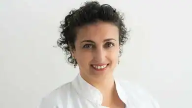 فرنسا تكرم الباحثة المغربية نبيلة بوعطية بجائزة INSERM لإسهاماتها في علم الوراثة