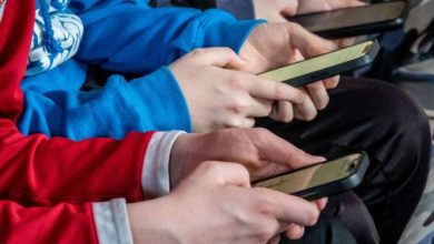 فرنسا تحظر منصات التواصل على الأطفال دون 15 عاماً