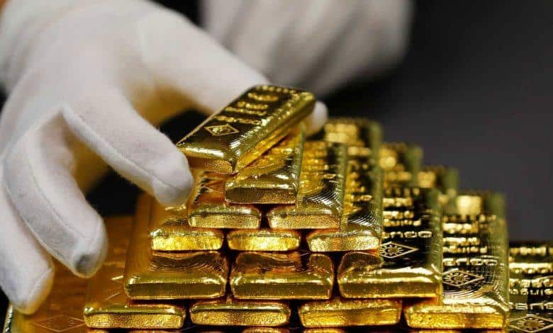 بعد قفزة تاريخية.. الذهب يتراجع أكثر من 4 في المئة وسط ترقّب تحركات الفيدرالي الأمريكي