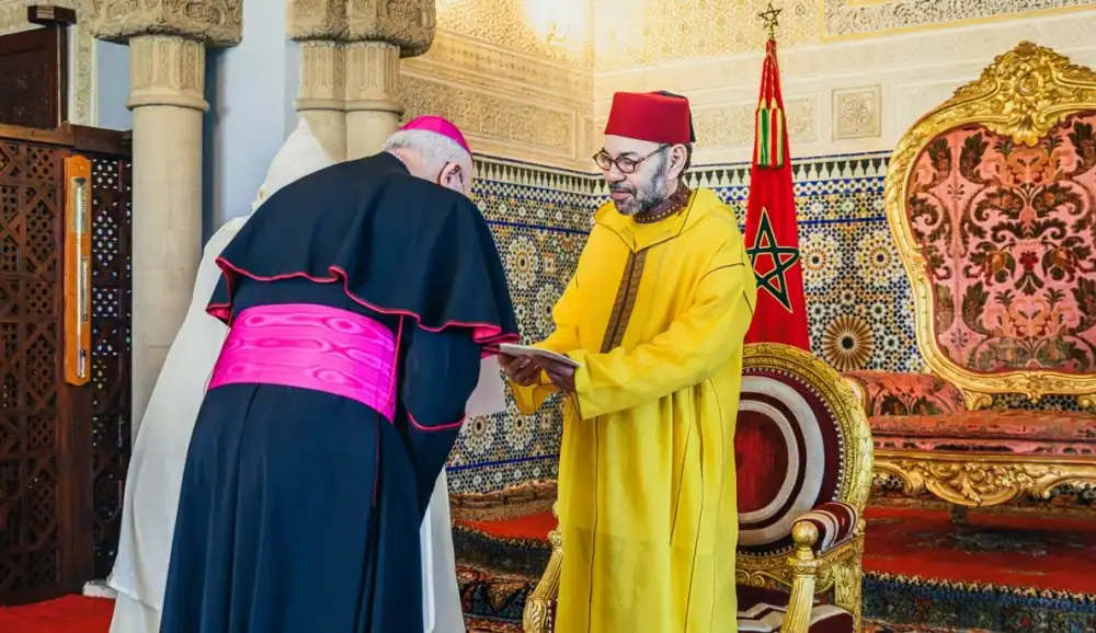 الملك محمد السادس يتسلم أوراق اعتماد 21 سفيراً جديداً