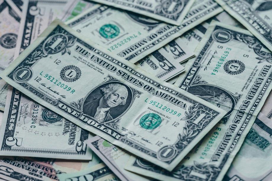 الدولار يحافظ على استقراره وسط تنامي التوتر في الشرق الأوسط