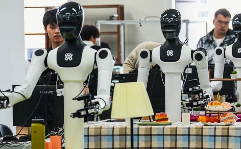 روبوت بشري في كل منزل.. الحلم يقترب من التحول إلى واقع