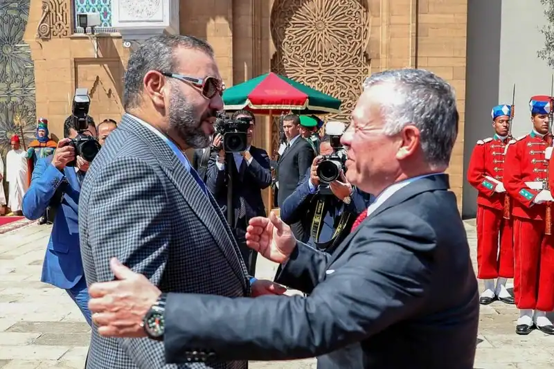 الملك محمد السادس يهنئ العاهل الأردني بذكرى الاستقلال ويشيد بمتانة العلاقات الثنائية