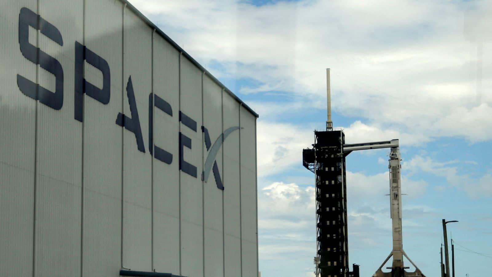 SpaceX تحدد سعر طرحها العام عند 135 دولاراً