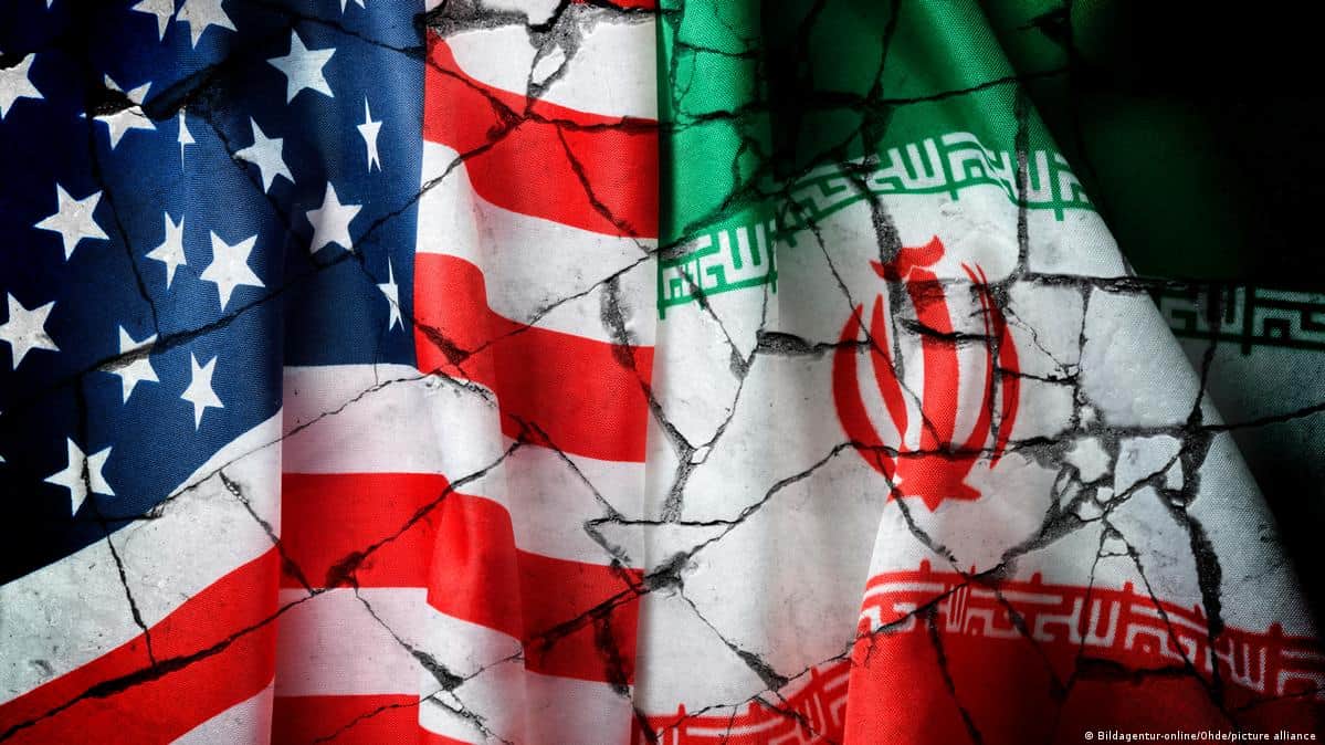 ضربات أمريكية تهز جزيرة إيرانية.. واشنطن تشدد قبضتها على مضيق هرمز