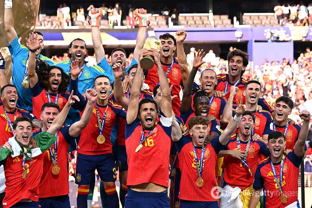 إسبانيا لا ترفع الكأس فقط.. جائزة مالية قياسية ومكافآت خيالية لنجوم لا روخا