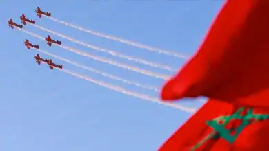 سماء المغرب تشتعل احتفالاً بعيد العرش.. عروض جوية وقفزات مظلية تخطف الأنظار