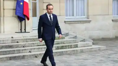 رئيس وزراء فرنسا يختار المغرب لأول زيارة خارجية.. وفد حكومي رفيع يصل الرباط