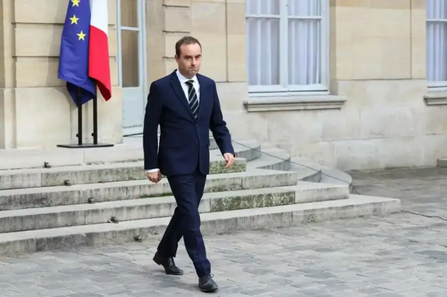 Le Premier ministre français choisit le Maroc pour sa première visite à l'étranger… Une délégation gouvernementale de haut niveau arrive à Rabat 1 رئيس وزراء فرنسا يختار المغرب لأول زيارة خارجية.. وفد حكومي رفيع يصل الرباط