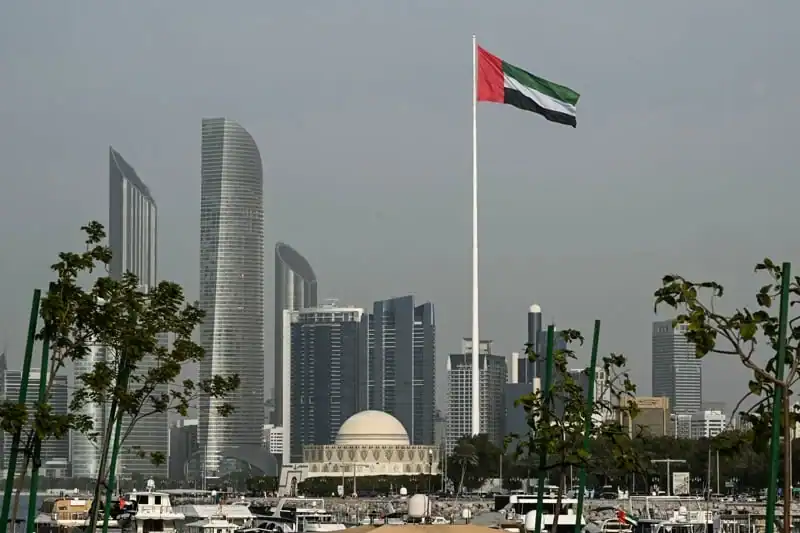 الإمارات تقطع شريان التجارة مع إيران.. قرار مفاجئ يهز المنطقة