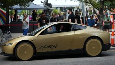 تسلا تدفع بأسطول Cybercab إلى شوارع أوستن وتسرّع سباق سيارات الأجرة الذاتية