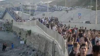 سبتة تعيد أكثر من 5300 مهاجر إلى المغرب بعد موجة العبور الكبرى