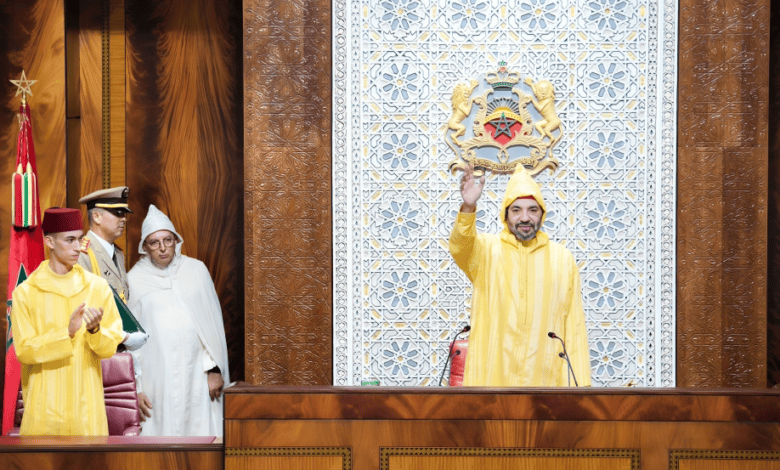 الملك يفتتح البرلمان الجديد وسط انتظار خطاب يحدد أولويات خمس سنوات