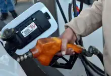 La pétition en faveur d'un plafonnement des prix des carburants reprend la collecte de signatures après une interruption liée aux élections