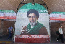 Mohsen Rezaï, secrétaire du Conseil suprême de sécurité nationale iranien, lors de la réception du chef de l'armée