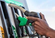 Une pompe à carburant diesel dans une station-service marocaine, avec les prix et les litres affichés à l'écran