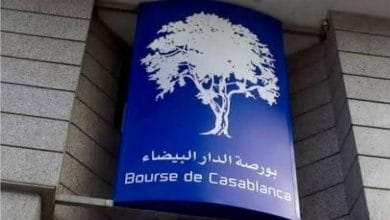شاشة تعرض مؤشرات بورصة الدار البيضاء خلال جلسة تداول