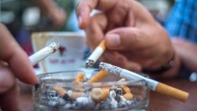 علب سجائر معروضة في متجر بالمغرب على خلفية مراجعة الضريبة على التبغ