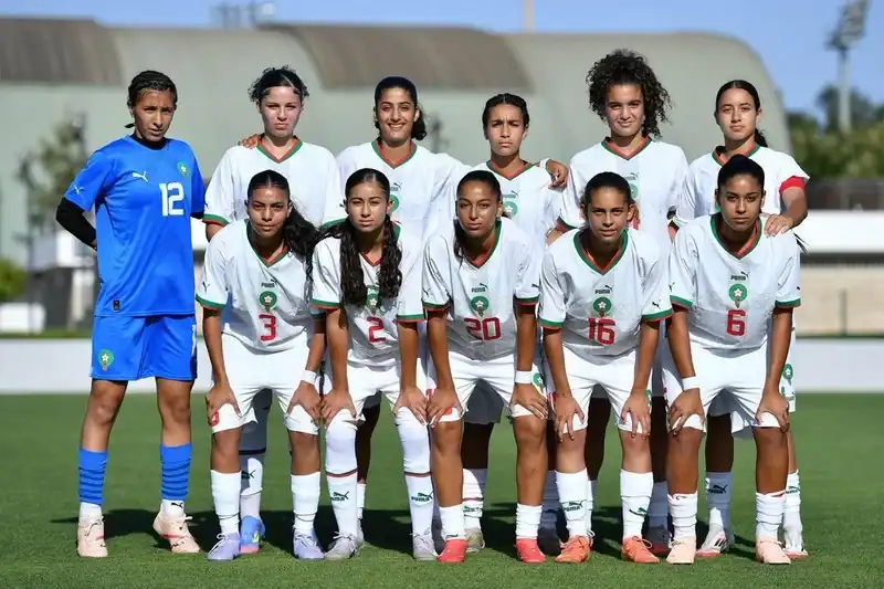 "لبؤات U17"