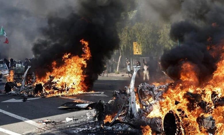 لوس أنجليس: فرض حظر تجول ليلي وسط تصاعد أعمال الشغب احتجاجًا على ترحيل المهاجرين 1 لوس أنجلوس