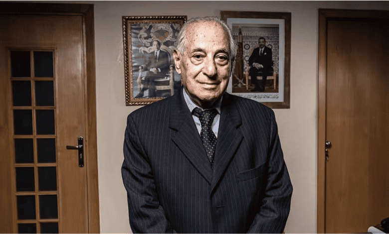 وفاة عبد الحق المريني، الناطق الرسمي باسم القصر ومؤرخ المملكة عن عمر ناهز 91 عامًا 1 عبد الحق لمريني