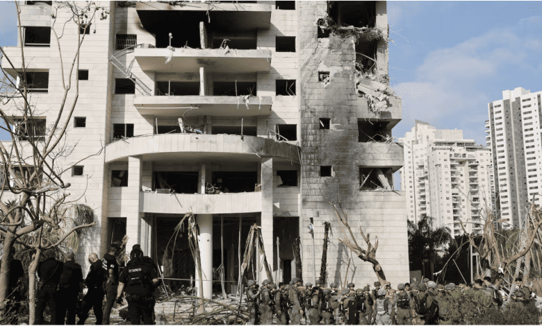 Dangereuse escalade entre l'Iran et Israël : Téhéran répond par des missiles, causant la mort et la destruction de villes israéliennes التصعيد بين إيران وإسرائيل