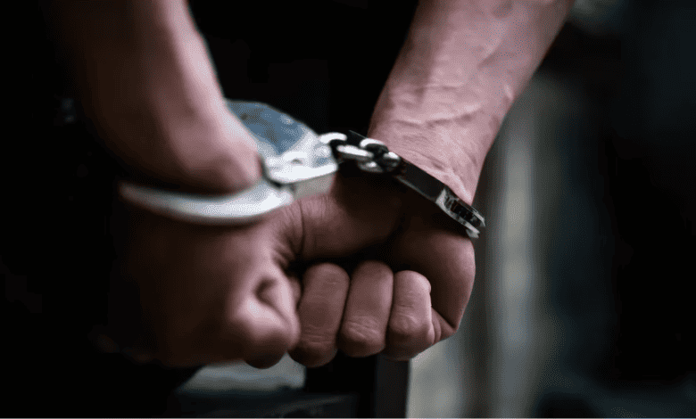 Casablanca : Un sans-abri tue une jeune femme et son enfant après qu'elle ait refusé d'avoir des relations sexuelles avec lui رجل مشرد يقتل امرأة شابة وطفلها