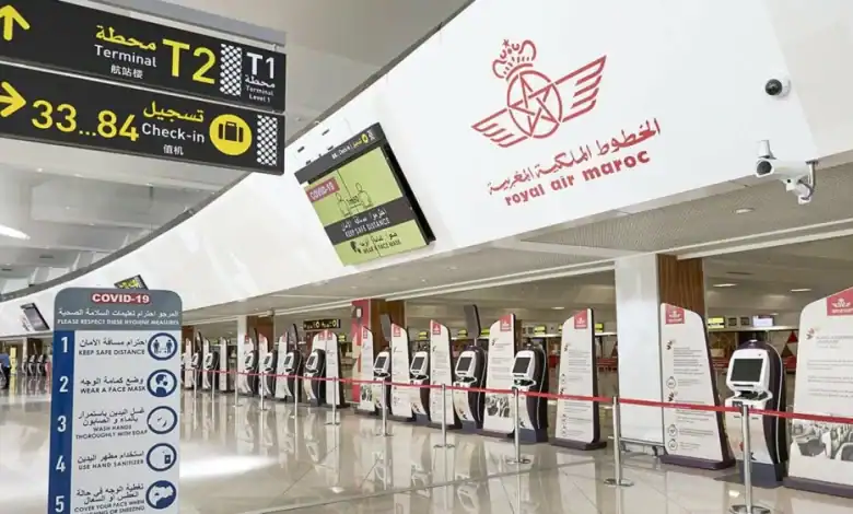 الخطوط الملكية المغربية والبنك البريدي يطلقان خدمة رقمية مبتكرة بمطار الدار البيضاء 1 الخطوط الملكية المغربية والبنك البريدي يطلقان خدمة رقمية مبتكرة بمطار الدار البيضاء