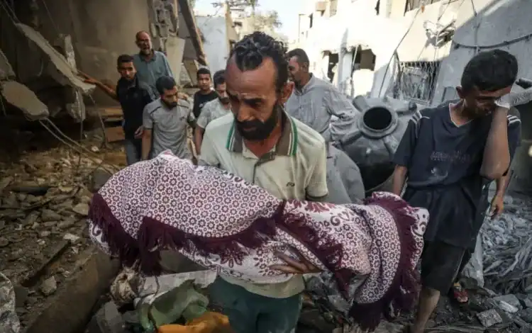 إبادة جماعية مستمرة في غزة: إسرائيل تُصر على سياسة التجويع وتصفية الباحثين عن النجدة 1 إبادة جماعية مستمرة في غزة: إسرائيل تُصر على سياسة التجويع وتصفية الباحثين عن النجدة