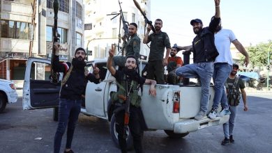 تصاعد التوتر جنوب سوريا.. اشتباكات عنيفة بين مقاتلين دروز وعشائر مدعومة من النظام