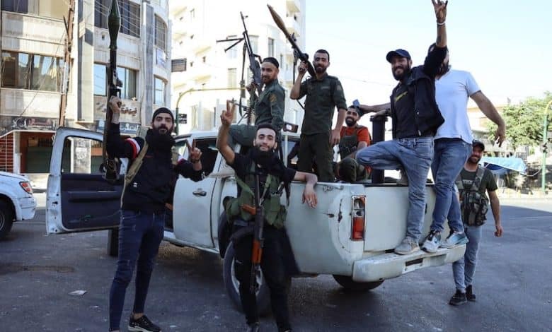 تصاعد التوتر جنوب سوريا.. اشتباكات عنيفة بين مقاتلين دروز وعشائر مدعومة من النظام 1 تصاعد التوتر جنوب سوريا.. اشتباكات عنيفة بين مقاتلين دروز وعشائر مدعومة من النظام