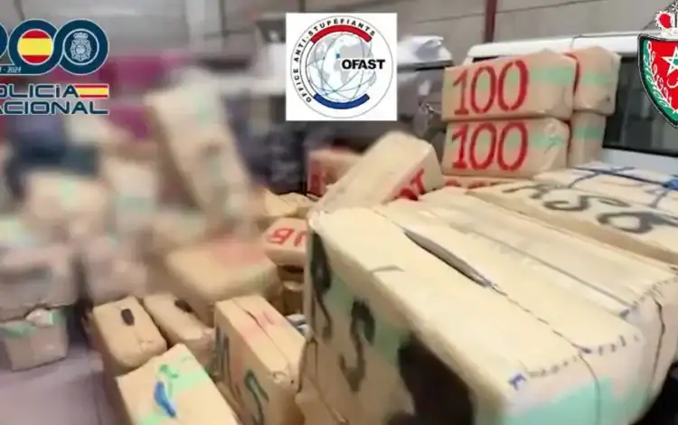 الشرطة الإسبانية تضبط أكثر من 15 طناً من الحشيش داخل شاحنة بطيخ قادمة من المغرب الشرطة الإسبانية تضبط أكثر من 15 طناً من الحشيش داخل شاحنة بطيخ قادمة من المغرب