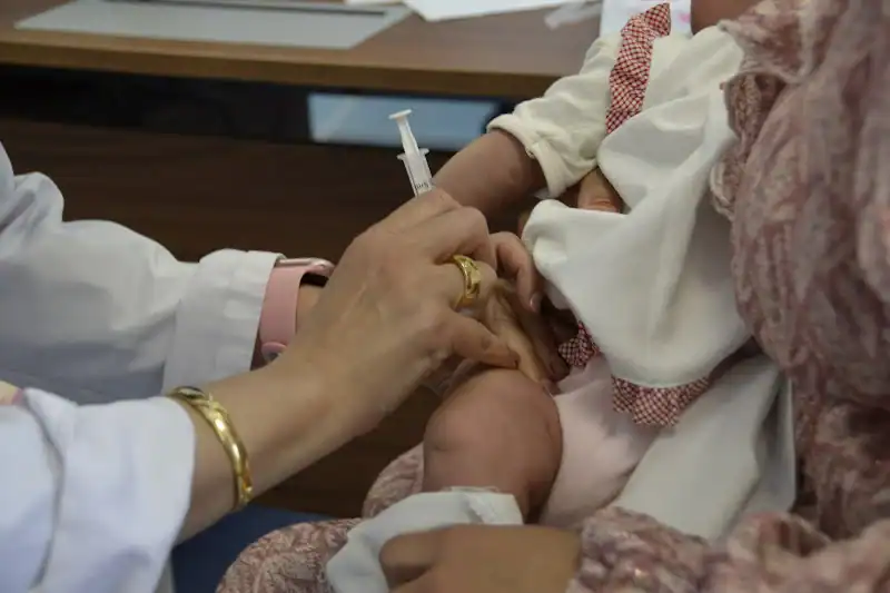 المغرب يحقق تقدمًا ملحوظًا في تلقيح الأطفال ويؤكد ريادته الصحية في المنطقة