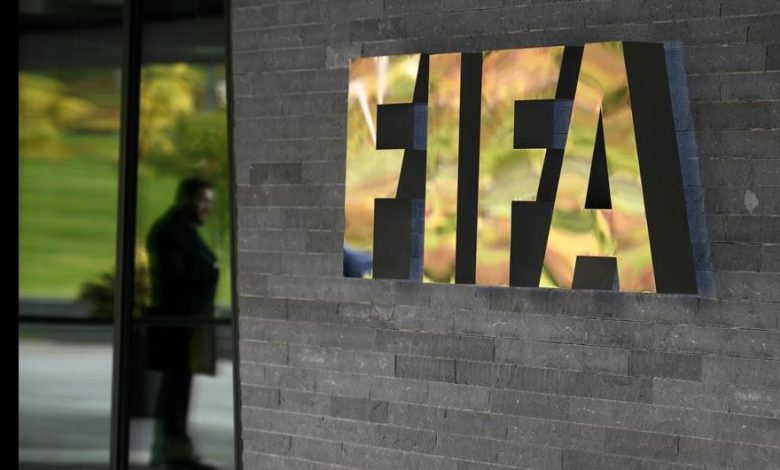 "فيفا" يعلن إجراءات جديدة لحماية صحة اللاعبين وضمان فترات راحة كافية "فيفا" يعلن إجراءات جديدة لحماية صحة اللاعبين وضمان فترات راحة كافية