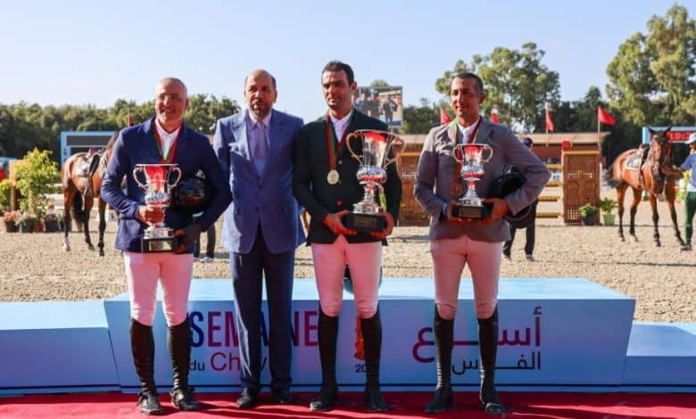 عبد السلام بناني سميرس يتوج بالجائزة الكبرى للملك محمد السادس في القفز على الحواجز عبد السلام بناني سميرس يتوج بالجائزة الكبرى للملك محمد السادس في القفز على الحواجز